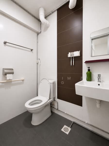 141 Yishun Ring Road, 141 Yishun Ring Road, 2 Bedrooms, 764 sqft, HDB Flat For Sale, by Emily Lim Zi Ling, 500157384 - Bathroom - PropertyGuru.com.sg
