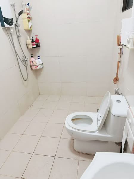 Bedroom near Kovan MRT, , Room Rental, 150 sqft, Terraced House For Rent, by Sarah Sun, 500157404 - Bathroom - PropertyGuru.com.sg