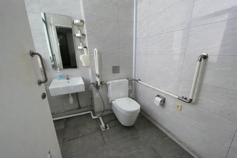 CT Hub 2, 114 Lavender Street, 689 sqft, Office For Sale, by Meriell Alexiz Kwek, 500157406 - Bathroom - CommercialGuru.com.sg