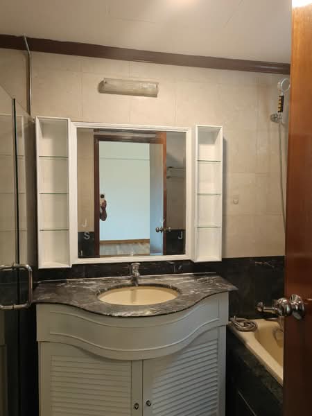Springdale Condo, 53 Hindhede Walk, 3 Bedrooms, 1,131 sqft, Condominium For Sale, by Jimmy Ng Swee Jin, 500157414 - Master bedroom Attached toilet - PropertyGuru.com.sg