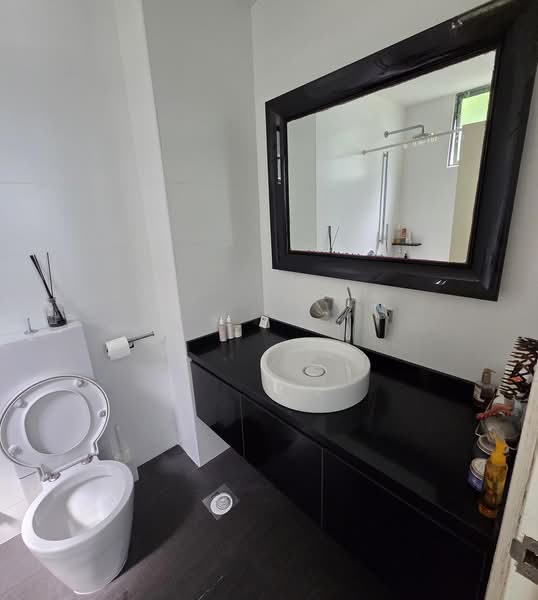Villas Laguna, 368 Upper East Coast Road, 3 Bedrooms, 1,561 sqft, Condominium For Sale, by KC Foo, 500157415 - Bathroom - PropertyGuru.com.sg