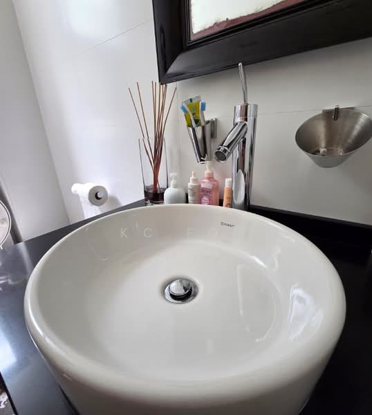 Villas Laguna, 368 Upper East Coast Road, 3 Bedrooms, 1,561 sqft, Condominium For Sale, by KC Foo, 500157415 - Bathroom - PropertyGuru.com.sg