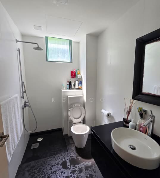 Villas Laguna, 368 Upper East Coast Road, 3 Bedrooms, 1,561 sqft, Condominium For Sale, by KC Foo, 500157415 - Bathroom - PropertyGuru.com.sg