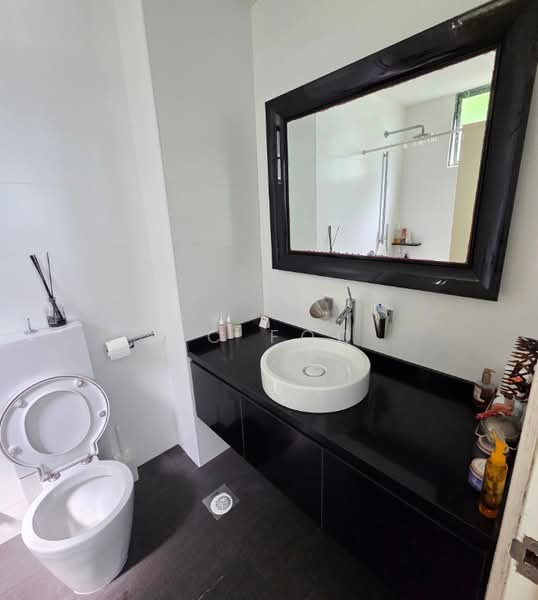 Villas Laguna, 368 Upper East Coast Road, 3 Bedrooms, 1,561 sqft, Condominium For Sale, by KC Foo, 500157415 - Bathroom - PropertyGuru.com.sg