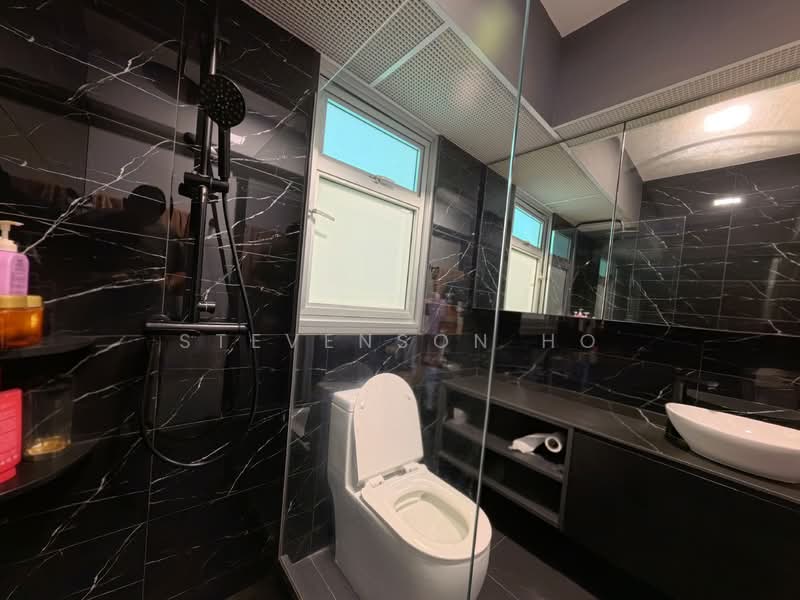 422B Northshore Drive, 422B Northshore Drive, 3 Bedrooms, 1,001 sqft, HDB Flat For Sale, by Stevenson Ho, 500157417 - Bathroom - PropertyGuru.com.sg