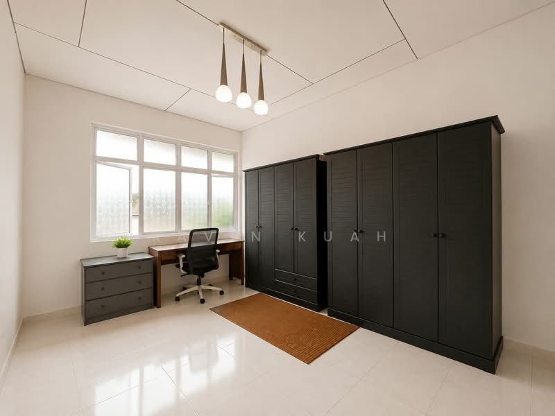 Mayflower Gardens, Mayflower Drive, 4 Bedrooms, 2,200 sqft, Terraced House For Sale, by Kavin Kuah, 500157422 - Bedroom - PropertyGuru.com.sg