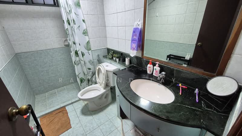 Summerdale, 2 Boon Lay Drive, Boon Lay / Jurong / Tuas, Room Rental, 110 sqft, Condominium For Rent, by Raymond Tay, 500157452 - Bathroom - PropertyGuru.com.sg