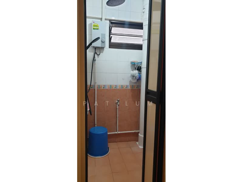 68 Geylang Bahru, 68 Geylang Bahru, 2 Bedrooms, 700 sqft, HDB Flat For Sale, by Pat Lum, 500157463 - Bathroom - PropertyGuru.com.sg