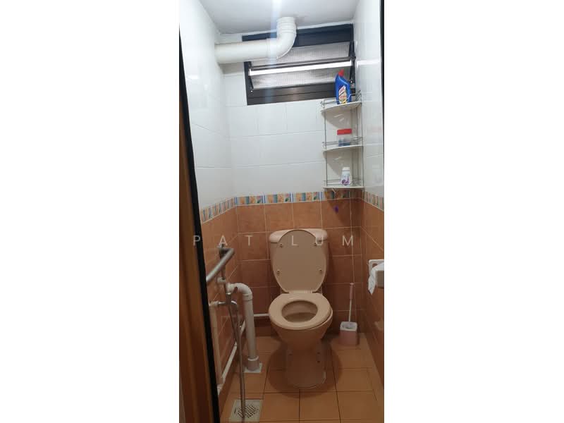 68 Geylang Bahru, 68 Geylang Bahru, 2 Bedrooms, 700 sqft, HDB Flat For Sale, by Pat Lum, 500157463 - Bathroom - PropertyGuru.com.sg
