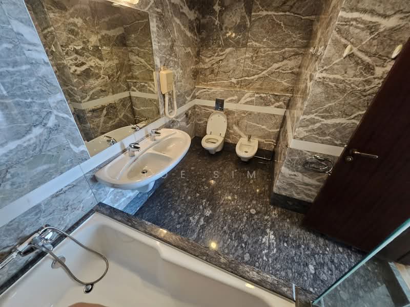 Riverside 48, 48 Robertson Quay, 1 Bedroom, 829 sqft, Apartment For Sale, by Joe Sim, 500157466 - Attached Bathroom - PropertyGuru.com.sg