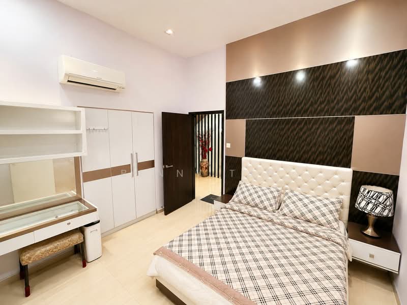 Jalan Anggerek, Macpherson Road, Aljunied Road, , 10+ Bedrooms, 5,335 sqft, Terraced House For Sale, by Benny Tan, 500157476 - Bedroom - PropertyGuru.com.sg