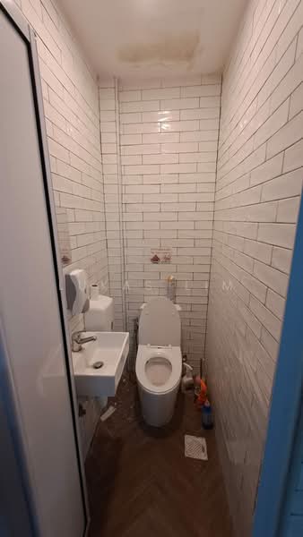 275 outram road, 275 Outram road, Chinatown / Tanjong Pagar, 1,529 sqft, Shop / Shophouse For Rent, by Lukas Lim, 500157481 - Bathroom - CommercialGuru.com.sg