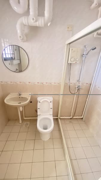 18 Cantonment Close, 18 Cantonment Close, 3 Bedrooms, 807 sqft, HDB Flat For Rent, by Mey A. Ling, 500157484 - Bathroom - PropertyGuru.com.sg