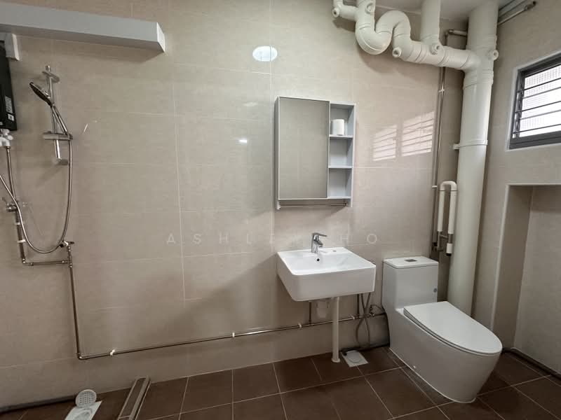 556 Choa Chu Kang North 6, 556 Choa Chu Kang North 6, 4 Bedrooms, 1,572 sqft, HDB Flat For Rent, by Ashley Ho, 500157485 - Bathroom - PropertyGuru.com.sg