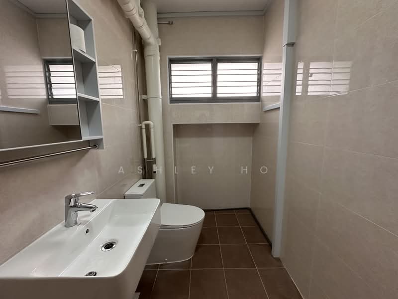 556 Choa Chu Kang North 6, 556 Choa Chu Kang North 6, 4 Bedrooms, 1,572 sqft, HDB Flat For Rent, by Ashley Ho, 500157485 - Bathroom - PropertyGuru.com.sg