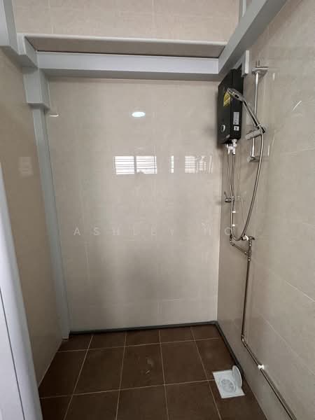 556 Choa Chu Kang North 6, 556 Choa Chu Kang North 6, 4 Bedrooms, 1,572 sqft, HDB Flat For Rent, by Ashley Ho, 500157485 - Bathroom - PropertyGuru.com.sg