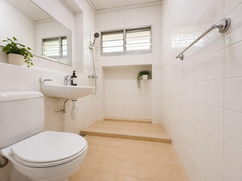 617 Choa Chu Kang North 7, 617 Choa Chu Kang North 7, 3 Bedrooms, 1,152 sqft, HDB Flat For Sale, by Howgene Leong, 500157505 - Bathroom - PropertyGuru.com.sg