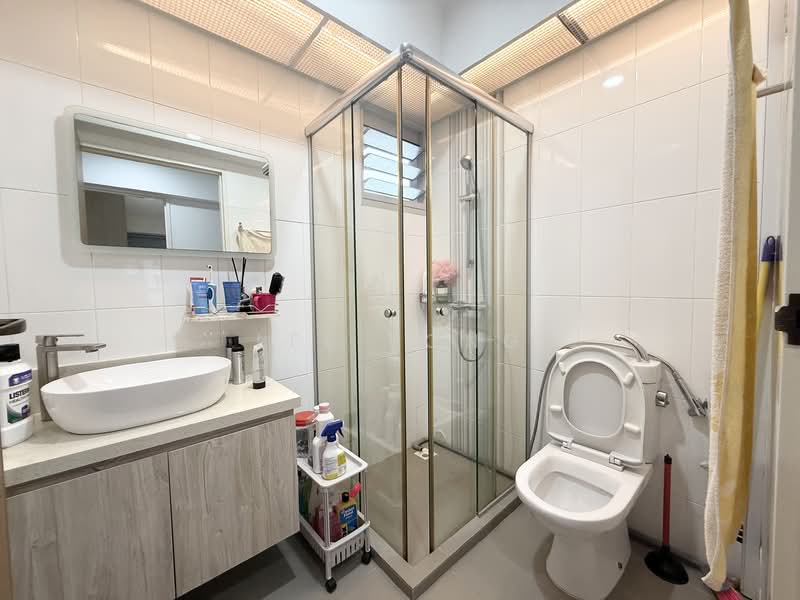 227A Sumang Lane, 227A Sumang Lane, 3 Bedrooms, 1,227 sqft, HDB Flat For Sale, by Lee Yong, 500157506 - Bathroom - PropertyGuru.com.sg