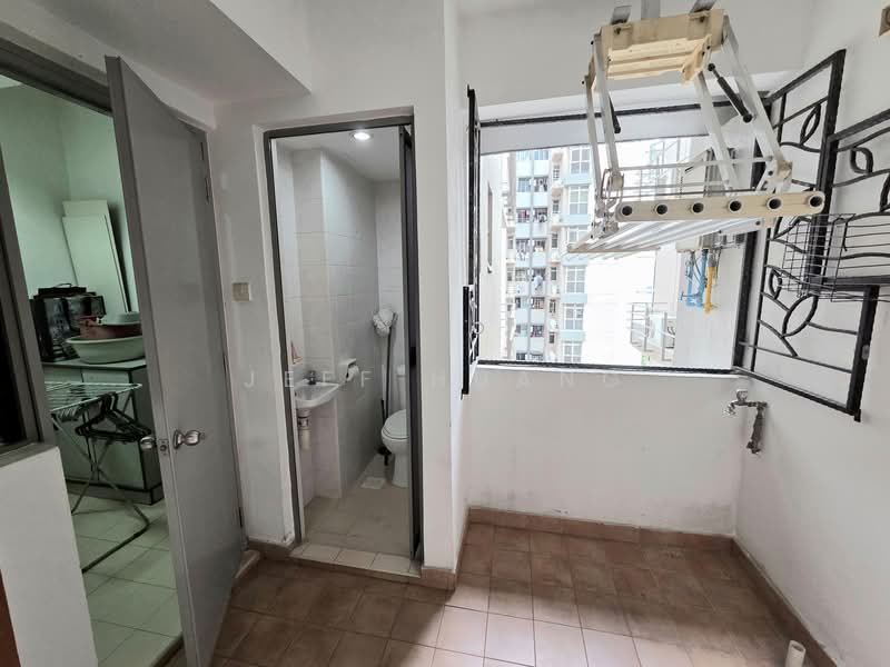 The Florida, 76 Hougang Avenue 7, 3 Bedrooms, 1,292 sqft, Condominium For Rent, by Jeff Huang, 500157509 - Bathroom - PropertyGuru.com.sg