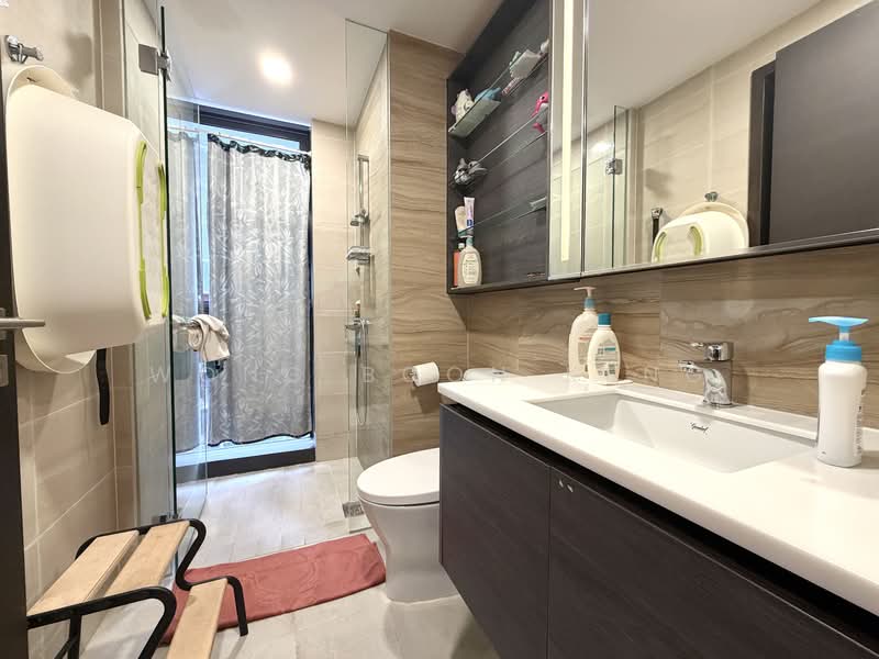 Sims Urban Oasis, 18 Sims Drive, 3 Bedrooms, 1,033 sqft, Condominium For Rent, by Wong Boon Keng, 500157511 - Bathroom - PropertyGuru.com.sg