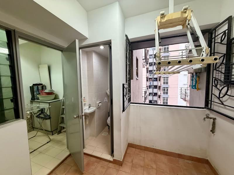 The Florida, 78 Hougang Avenue 7, 3 Bedrooms, 1,292 sqft, Condominium For Rent, by Michael Lim, 500157517 - Yard, Utility Room, WC - PropertyGuru.com.sg