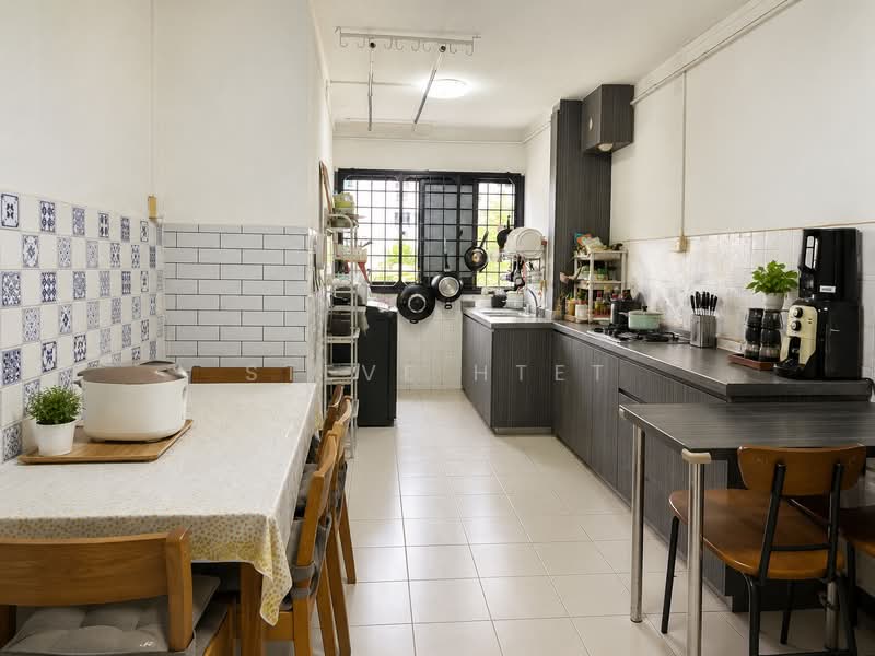 414 Bukit Batok West Avenue 4, 414 Bukit Batok West Avenue 4, 2 Bedrooms, 786 sqft, HDB Flat For Sale, by Steve Htet, 500157528 - Kitchen - PropertyGuru.com.sg