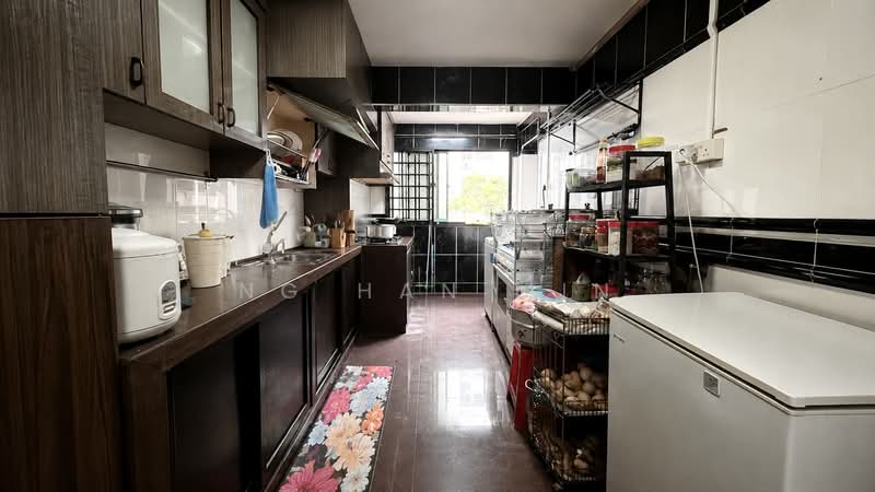 820 Woodlands Street 82, 820 Woodlands Street 82, 6 Bedrooms, 1,905 sqft, HDB Flat For Sale, by Ng Han Min, 500157532 - Kitchen - PropertyGuru.com.sg