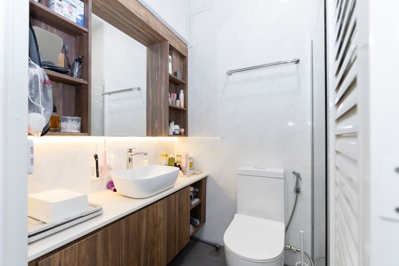 153 Rivervale Crescent, 153 Rivervale Crescent, 3 Bedrooms, 969 sqft, HDB Flat For Sale, by Daryl Tan, 500157551 - Ensuite Bathroom - PropertyGuru.com.sg