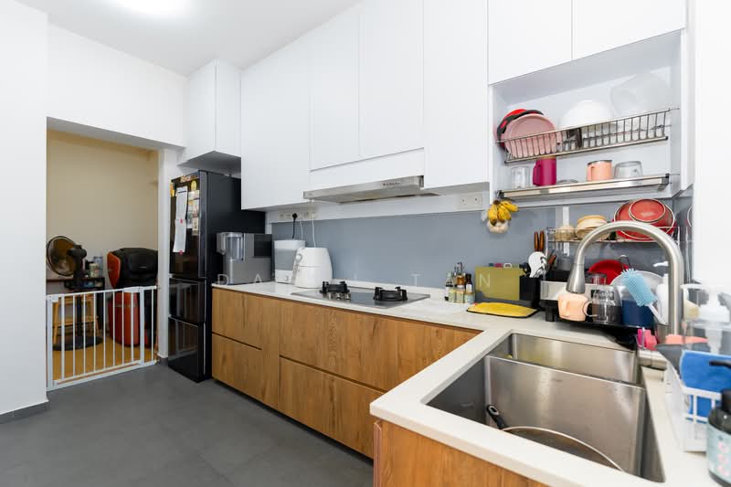 153 Rivervale Crescent, 153 Rivervale Crescent, 3 Bedrooms, 969 sqft, HDB Flat For Sale, by Daryl Tan, 500157551 - Kitchen - PropertyGuru.com.sg