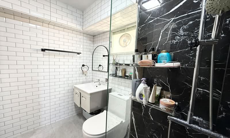 649 Punggol Central, 649 Punggol Central, 3 Bedrooms, 1,184 sqft, HDB Flat For Sale, by Elaine Lee, 500157552 - Bathroom - PropertyGuru.com.sg