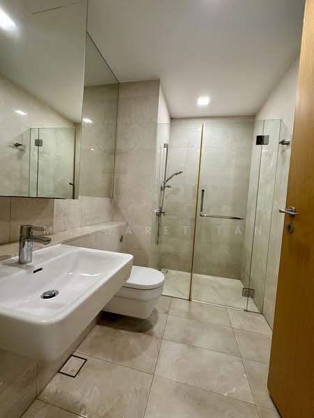 Trilight, 9 Newton Road, 2 Bedrooms, 1,109 sqft, Condominium For Rent, by Margaret Tan, 500157557 - Bathroom - PropertyGuru.com.sg