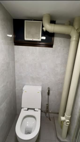 125 Lorong 1 Toa Payoh, 125 Lorong 1 Toa Payoh, 2 Bedrooms, 721 sqft, HDB Flat For Rent, by Ryan Chin 陈世川, 500157561 - Bathroom - PropertyGuru.com.sg