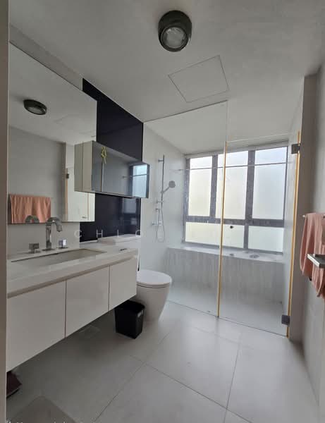 The Interlace, 212 Depot Road, 2 Bedrooms, 1,055 sqft, Condominium For Sale, by Chloe Low, 500157562 - Bathroom - PropertyGuru.com.sg