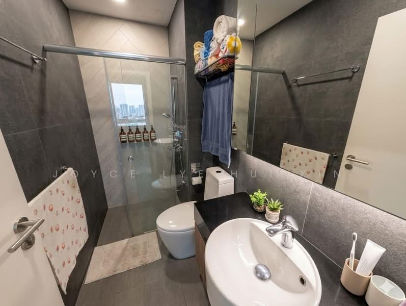 Le Hill, 44 Pasir Panjang Hill, 3 Bedrooms, 1,206 sqft, Condominium For Sale, by Joyce Lye Hui Xin, 500157569 - Bathroom - PropertyGuru.com.sg