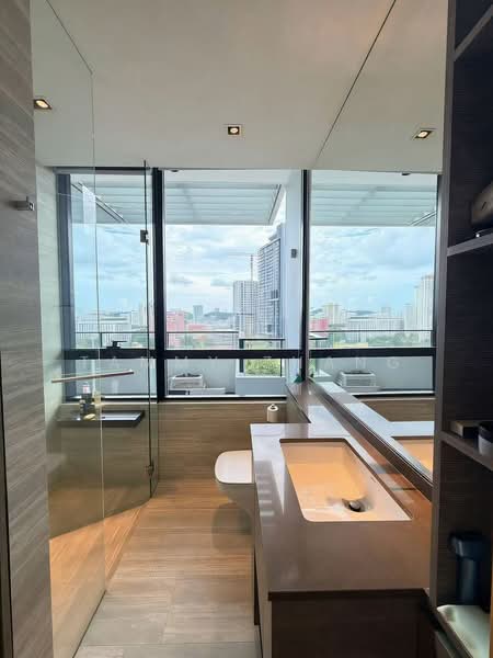 The Crest, 101 Prince Charles Crescent, 4 Bedrooms, 1,646 sqft, Condominium For Sale, by Tammy Zhang, 500157604 - Bathroom - PropertyGuru.com.sg
