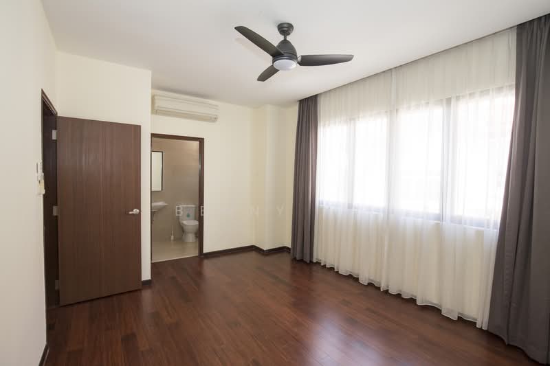 Serangoon Garden Estate, Serangoon Garden Way, 5 Bedrooms, 4,500 sqft, Semi-Detached House For Rent, by Benny Ng, 500157605 - Side Bedroom - PropertyGuru.com.sg
