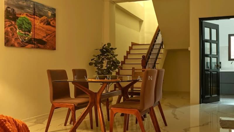 Spacious Room, 5 Mins to Fort Canning MRT!, , Room Rental, 140 sqft, Shophouse For Rent, by Evan Tan, 500157619 - Dining Room - PropertyGuru.com.sg