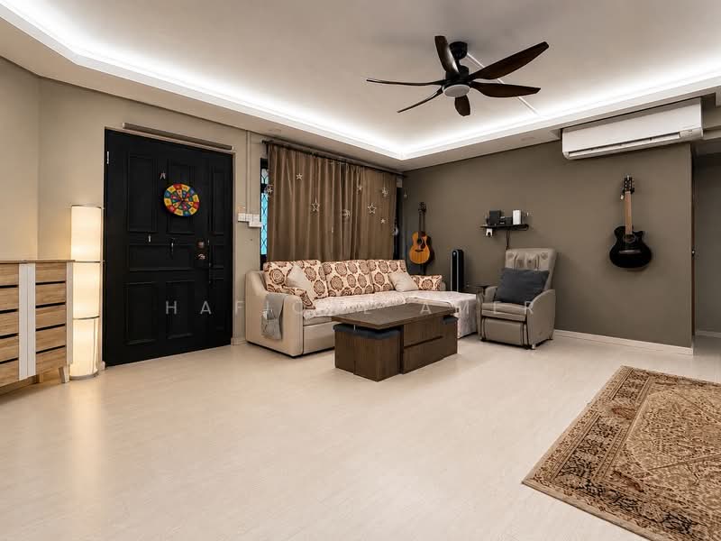 729 Tampines Street 71, 729 Tampines Street 71, 3 Bedrooms, 1,119 sqft, HDB Flat For Sale, by Hafiqal Amer, 500157622 - Living Room - PropertyGuru.com.sg