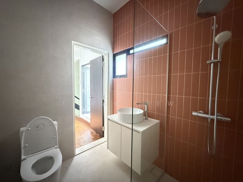 Newly Refurbished Bungalow By The Beach!, , 4 Bedrooms, 3,500 sqft, Detached House For Rent, by Tiffany Yew, 500157629 - Bathroom - PropertyGuru.com.sg