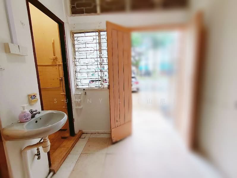 Prime Jurong East Corner Shop, YUHUA VILLAGE, , 1,800 sqft, Shop / Shophouse For Sale, by Sunny L (山尼), 500157640 - CommercialGuru.com.sg