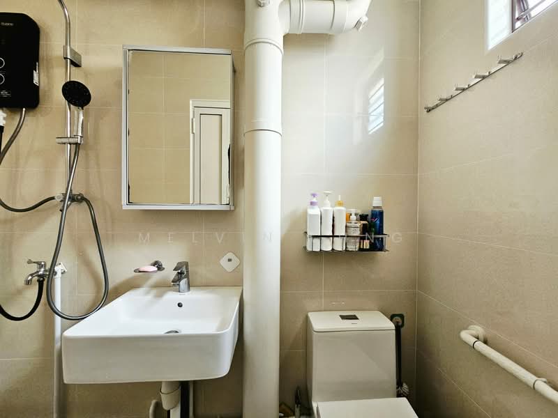 751 Jurong West Street 73, 751 Jurong West Street 73, 3 Bedrooms, 1,119 sqft, HDB Flat For Sale, by Melvin Chng, 500157645 - Bathroom - PropertyGuru.com.sg