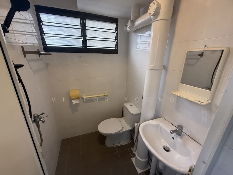 702 West Coast Road, 702 West Coast Road, 2 Bedrooms, 721 sqft, HDB Flat For Rent, by Victor Yoong, 500157648 - Bathroom - PropertyGuru.com.sg