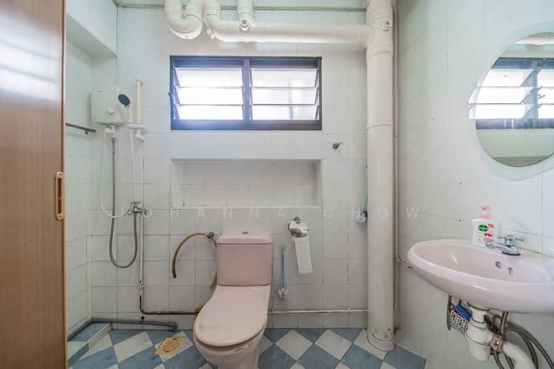 796 Woodlands Drive 72, 796 Woodlands Drive 72, 3 Bedrooms, 1,076 sqft, HDB Flat For Sale, by Johanna Chow, 500157673 - Bathroom - PropertyGuru.com.sg