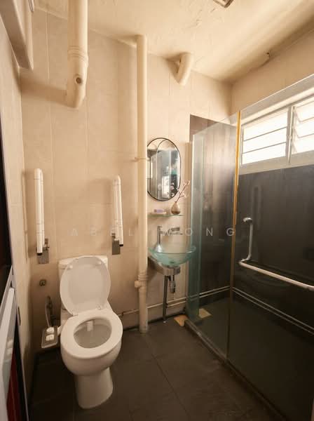 104 Towner Road, 104 Towner Road, 3 Bedrooms, 1,109 sqft, HDB Flat For Sale, by Abel Wong, 500157678 - Bathroom - PropertyGuru.com.sg