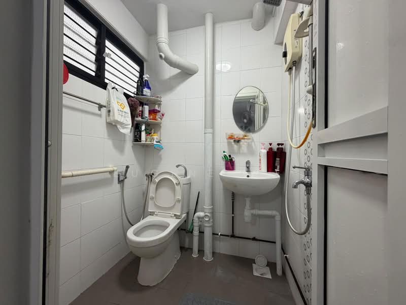 125 Yishun Street 11, 125 Yishun Street 11, 2 Bedrooms, 721 sqft, HDB Flat For Sale, by Eugene Lee, 500157693 - Bathroom - PropertyGuru.com.sg