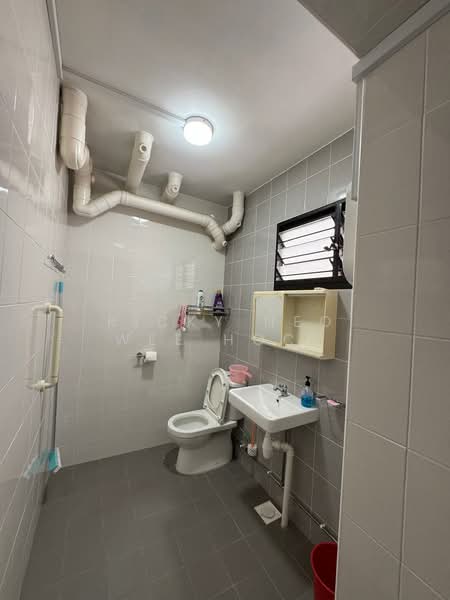 192 Bishan Street 13, 192 Bishan Street 13, 3 Bedrooms, 1,733 sqft, HDB Flat For Sale, by Ricky Neo Wee Hock, 500157717 - Bathroom - PropertyGuru.com.sg