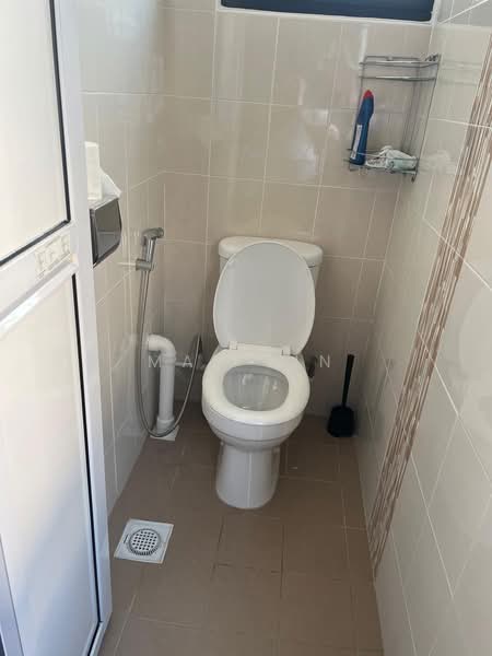97 Jalan Dua, 97 Jalan Dua, Room Rental, 150 sqft, HDB Flat For Rent, by May Lin, 500157719 - Bathroom - PropertyGuru.com.sg