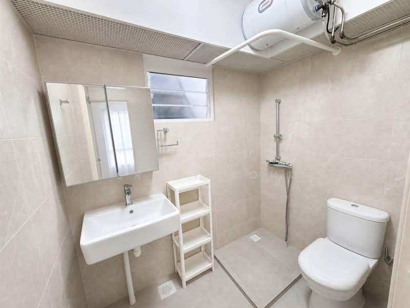 288A Compassvale Crescent, 288A Compassvale Crescent, 3 Bedrooms, 1,001 sqft, HDB Flat For Rent, by Jeremy Wong, 500157728 - Bathroom - PropertyGuru.com.sg