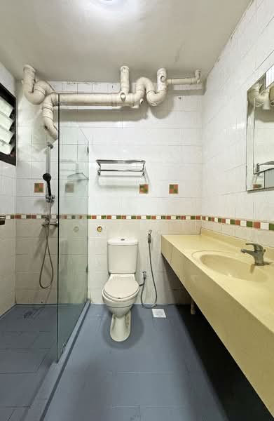 272B Jurong West Street 24, 272B Jurong West Street 24, 3 Bedrooms, 1,206 sqft, HDB Flat For Sale, by Calvin Wang, 500157732 - Bathroom - PropertyGuru.com.sg