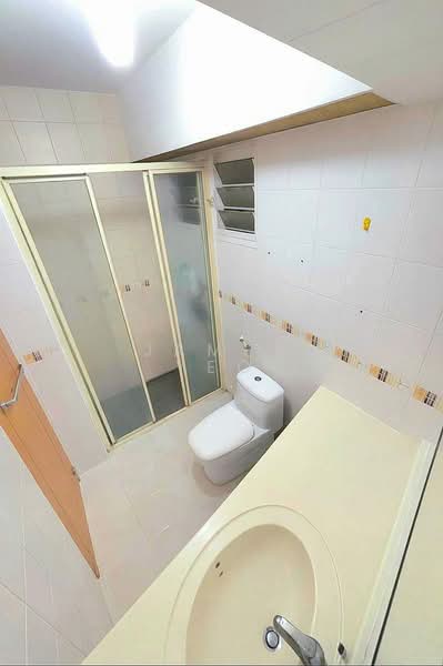 264C Compassvale Bow, 264C Compassvale Bow, 3 Bedrooms, 990 sqft, HDB Flat For Sale, by James Yeo, 500157738 - Bathroom - PropertyGuru.com.sg